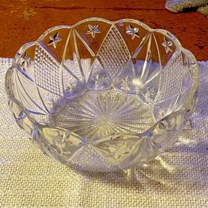 Vintage glass bowl 8.25” diameter